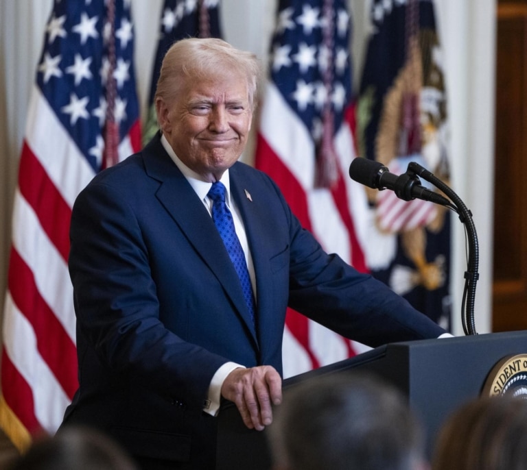 Trump dice que Zelenski no tiene por qué estar en las reuniones sobre Ucrania: "Hace que sea muy difícil llegar a acuerdos"