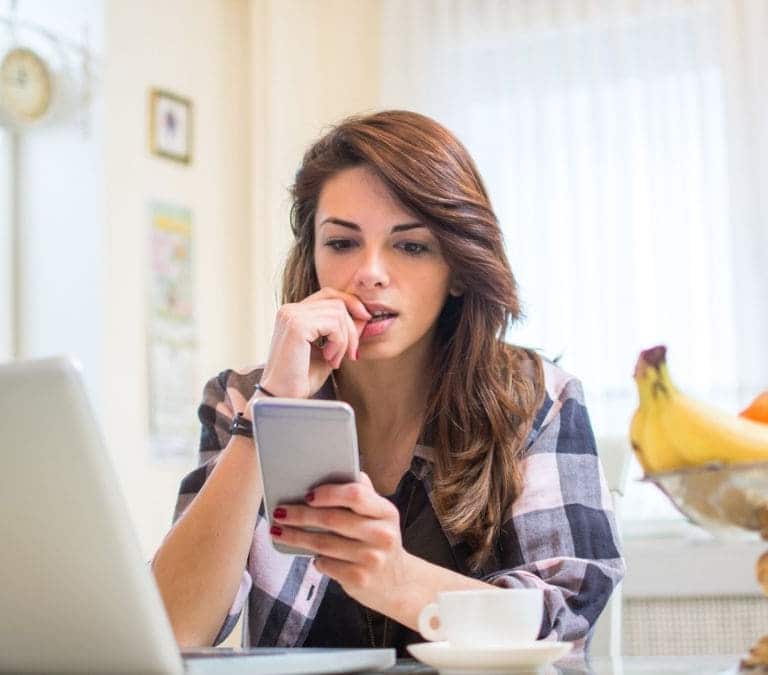 La nueva estafa 'voice hacking'. La policía alerta de cómo es y cuál es la forma de evitarla