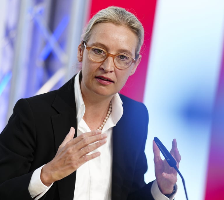 Lesbiana, nieta de un nazi y fan de Thatcher, la líder ultraderechista alemana a la que ama Musk