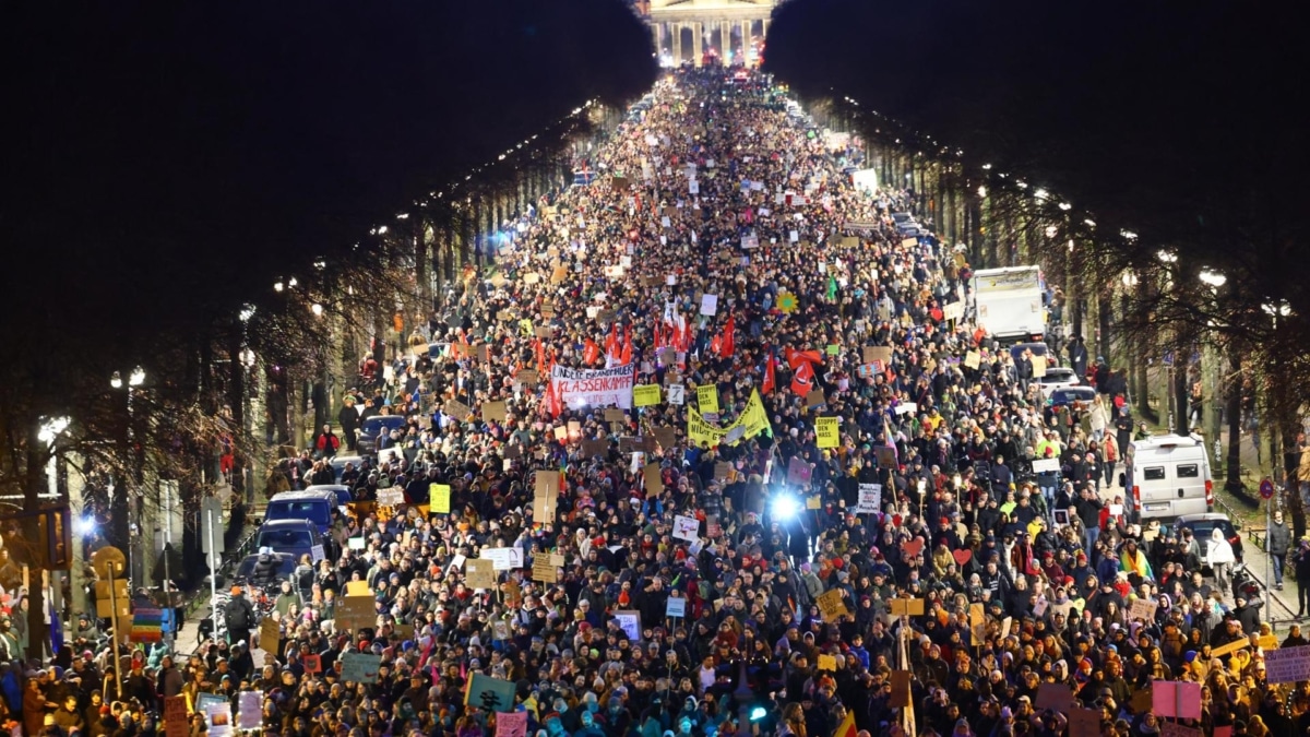 Manifestación frente a la Puerta de Brandeburgo en Berlín