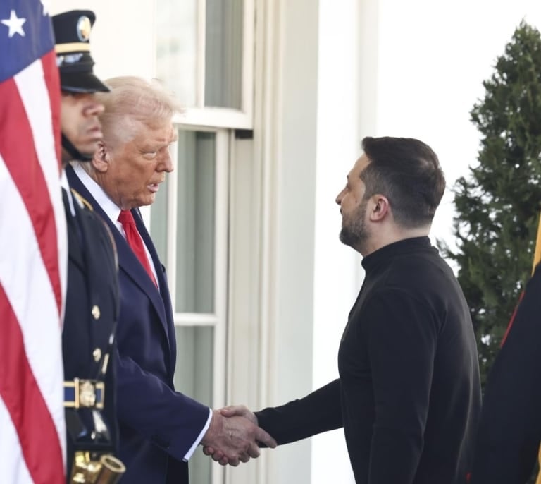 Alta tensión en la Casa Blanca, Trump a Zelenski: “Estás jugando con la vida de millones de personas. Estás jugando con la Tercera Guerra Mundial”