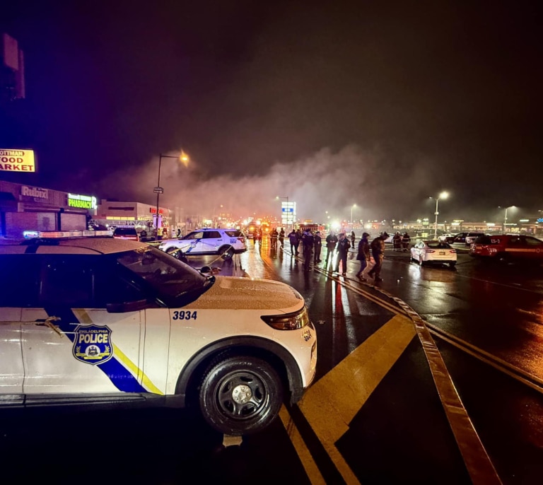 Al menos 6 muertos tras chocar un avión pequeño en Filadelfia