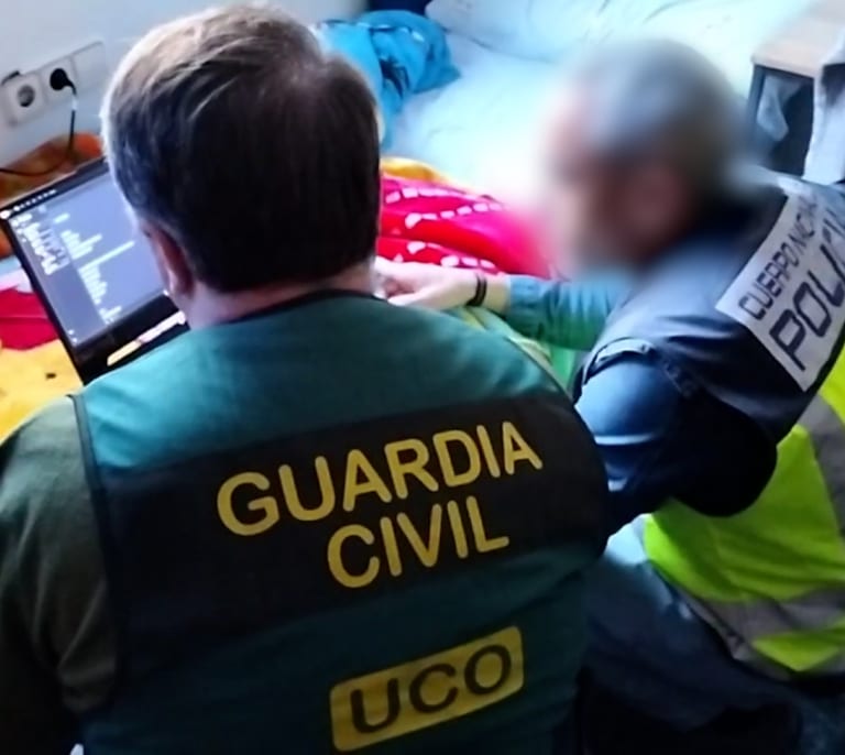 El peligroso hacker que robó a la Guardia Civil todos sus datos: un chaval de 18 años que estudia informática