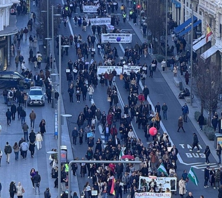 Abogados y procuradores se manifiestan en Madrid para exigir la pasarela al RETA sin apoyo de mutualistas de otras profesiones