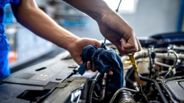 ¿Cada cuánto tiempo debes cambiar el aceite del coche?