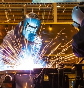 Un peón del metal en Guipúzcoa gana un 30 % más que [...]