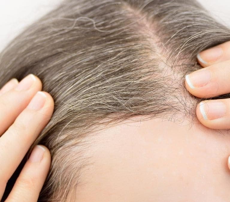 Adiós a las canas con este champú que las elimina para siempre