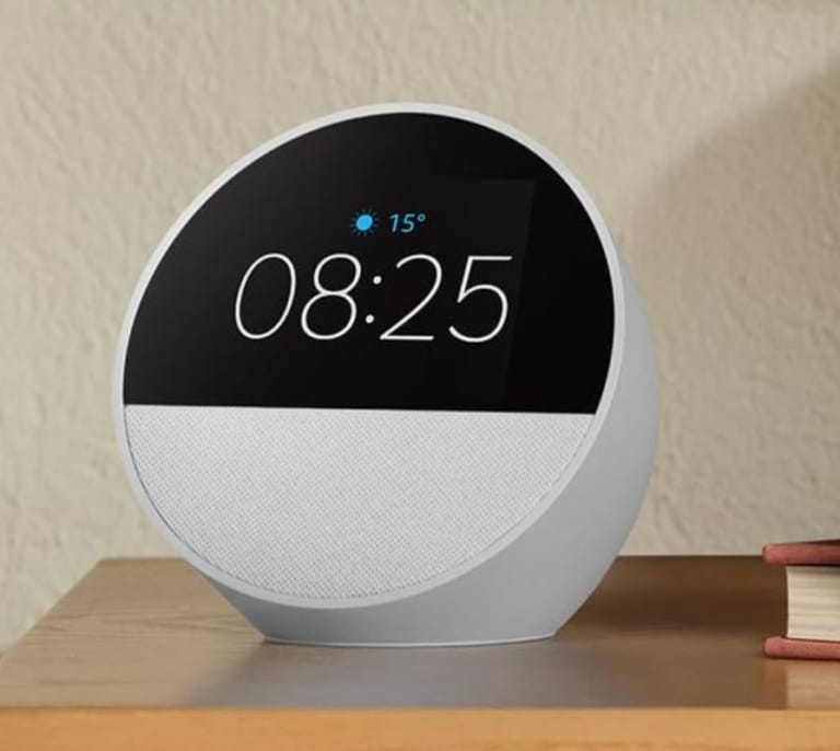 Así es el despertador inteligente de Amazon que arrasa en España ¡ahora por 20€ menos!