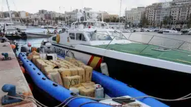 Muere un narco tras chocar con un barco de la Guardia Civil