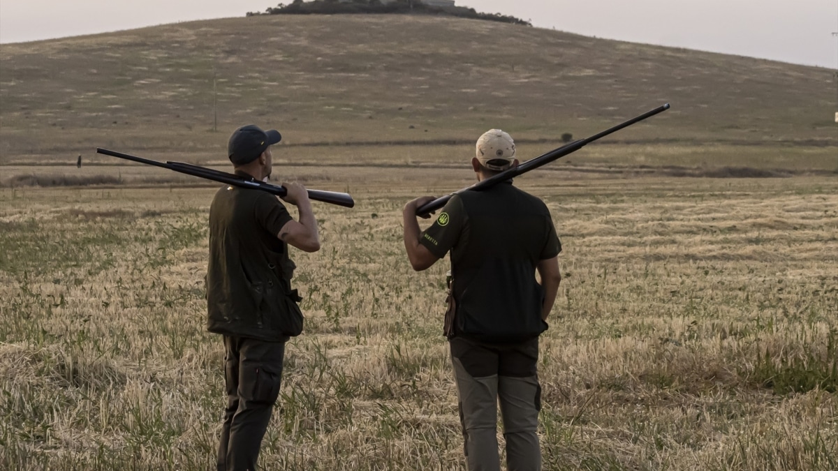 Un cazador, durante una jornada de caza el primer día de inicio de la media veda en Castilla y León