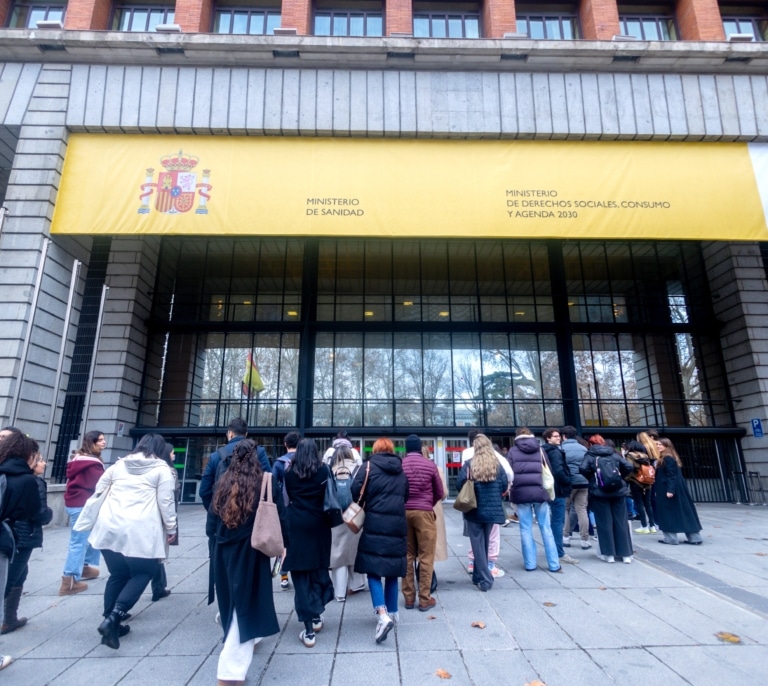 El Ministerio de Sanidad, contra los "bulos" de los médicos