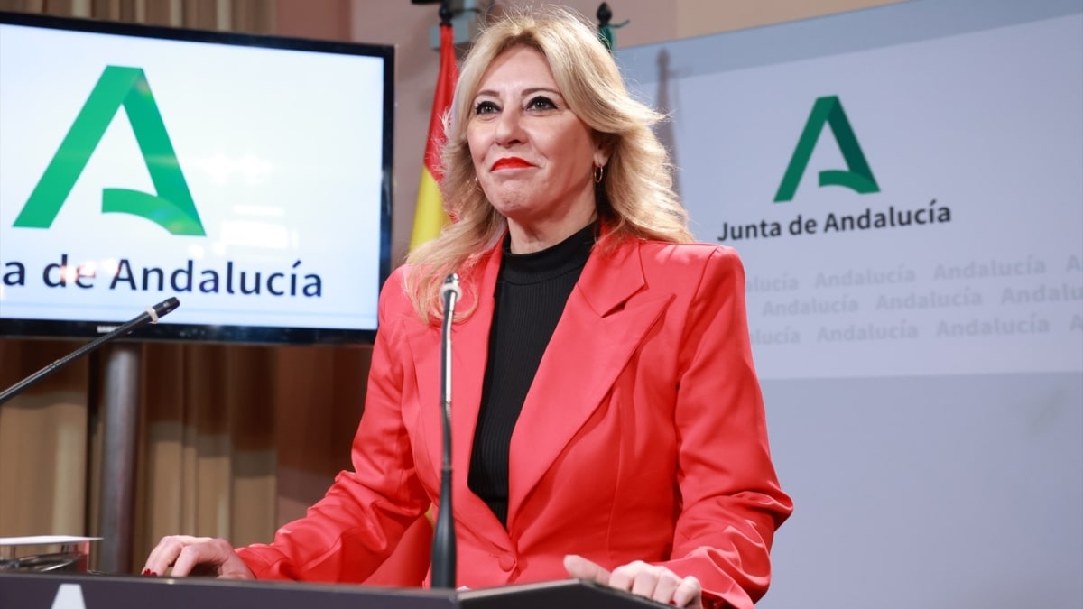 La consejera de Economía, Hacienda y Fondos Europeos y portavoz del Gobierno, Carolina España