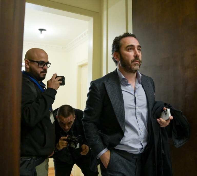 El juez del 'caso Koldo' asume el relato de Aldama e incluye al PSOE en la investigación