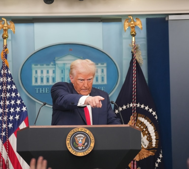 Trump bombardea posiciones del Estado Islámico en Somalia: "¡Les encontraremos y les mataremos!"