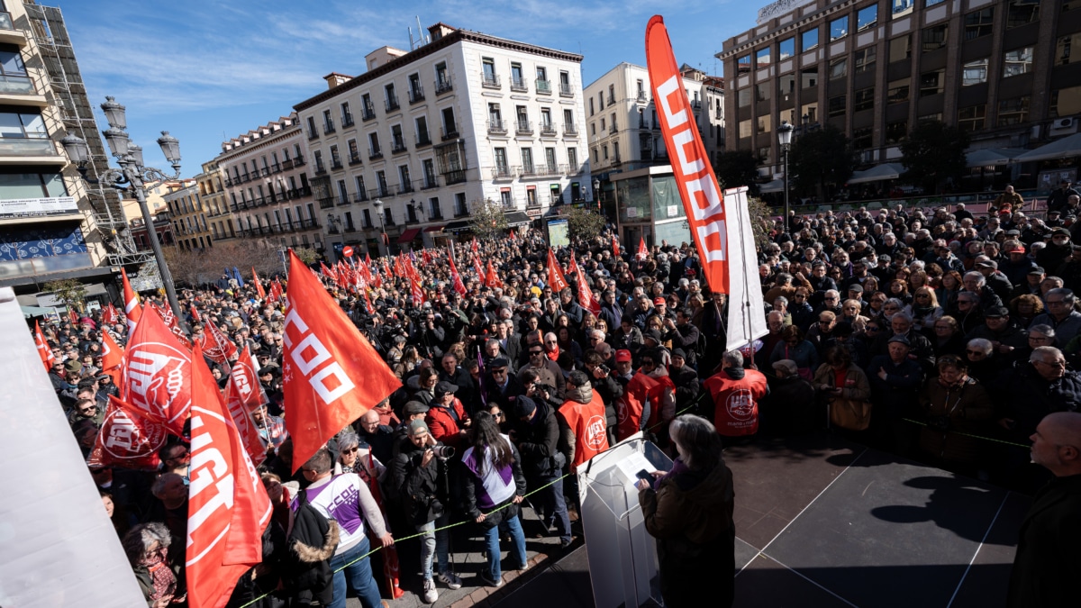 Pinchazo sindical: menos de 5.000 personas secundan en Madrid la marcha de UGT y CCOO contra el "tacticismo" de la 'ley ómnibus'