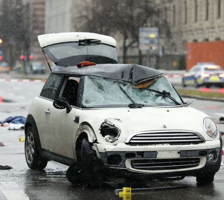 Una niña y su madre, primeras víctimas mortales del atropello de Múnich, que se investiga como atentado islamista