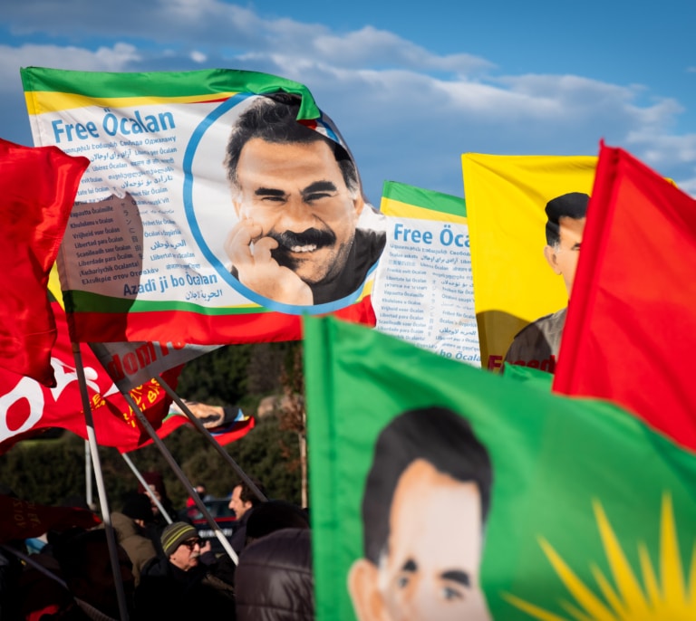 El líder de la guerrilla kurda de Turquía llama a deponer las armas tras 40 años de conflicto: "El PKK debería disolverse"