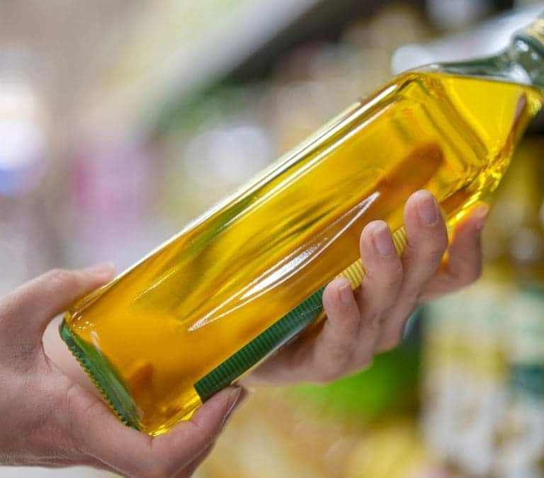 Piden que se investigue la bajada del precio del aceite de oliva