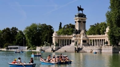 El Retiro y otros 8 parques de Madrid restringen zonas desde las 12 horas por alerta meteorológica