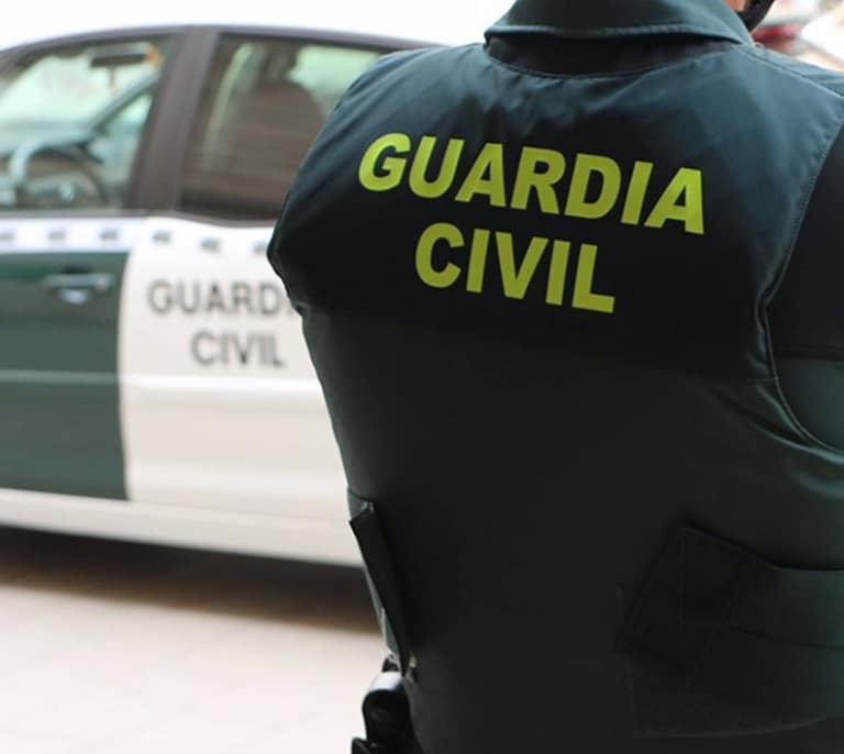 La Guardia Civil identifica a otros 39 jóvenes que utilizaban una gallina como balón de fútbol