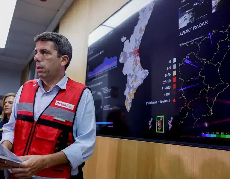 El Consell reconoce que Mazón llegó al Cecopi después de que se enviara la alerta por la DANA