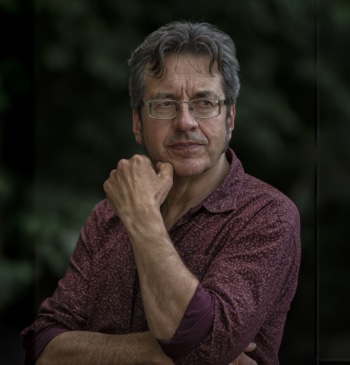 George Monbiot: "Podríamos estar al borde de una política mucho más violenta"