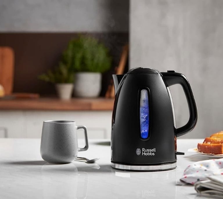 ¡Chollazo!: Amazon deja a mitad de precio este hervidor de agua eléctrico con más de 17 mil valoraciones positivas