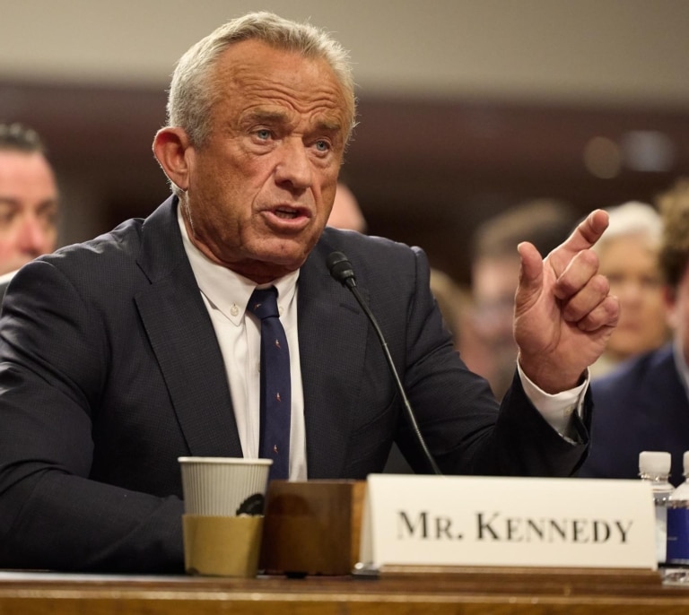 El Senado confirma al negacionista Robert Kennedy Jr. al frente de la Sanidad en plena amenaza de la gripe aviar en EEUU