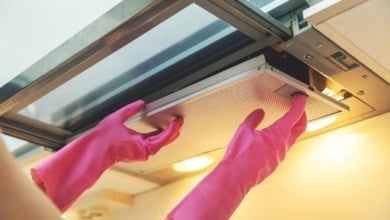 Adiós a la grasa del extractor: este truco de limpieza lo deja como nuevo