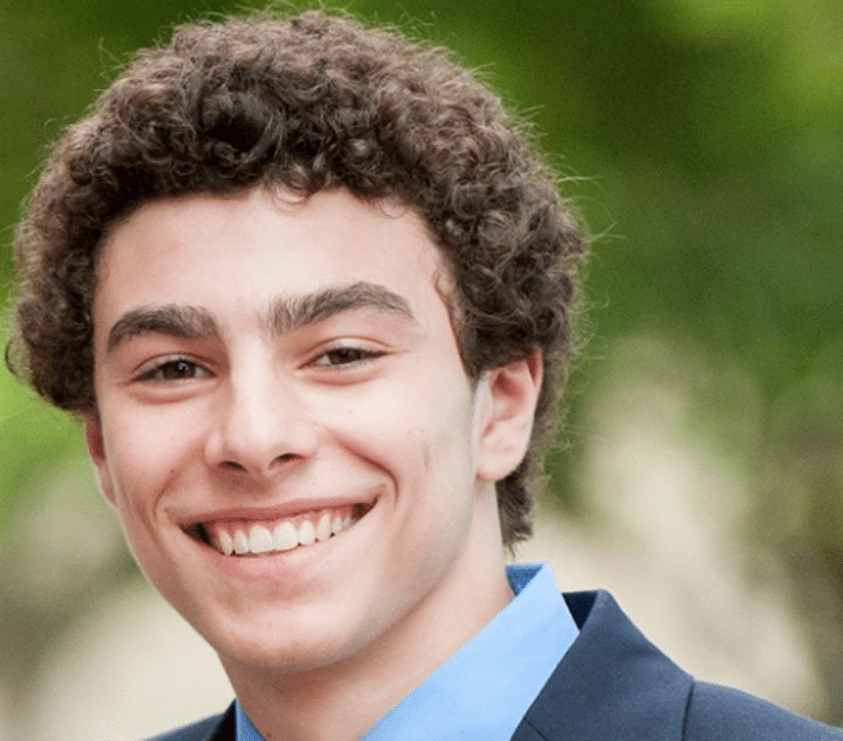 Luigi Mangione, acusado de asesinar al CEO de UnitedHealthcare, comparecerá hoy ante el juez