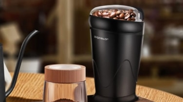 Este es el molinillo de café eléctrico más vendido en Amazon ¡y está a mitad de precio!