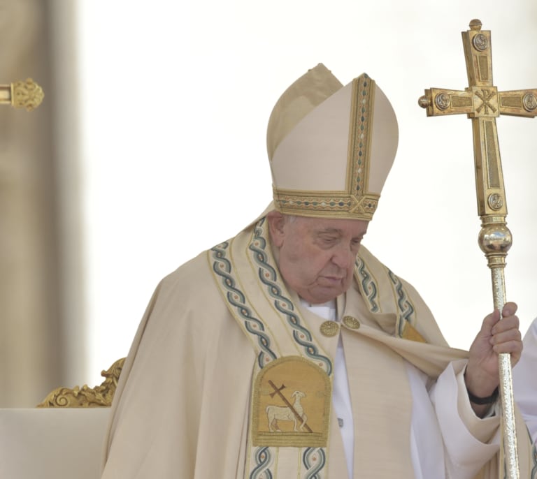 Qué es la infección polimicrobiana del tracto respiratorio que sufre el papa Francisco