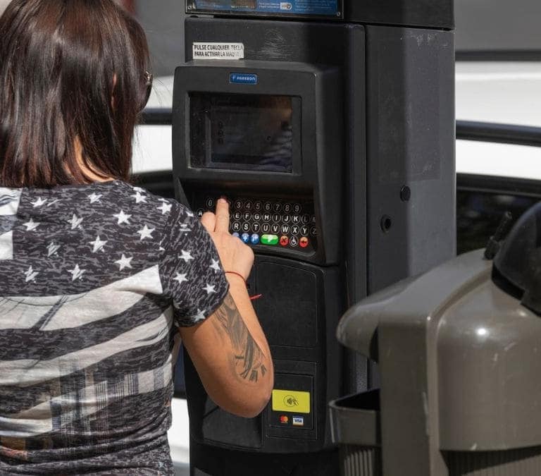 Cambio en los parquímetros de Madrid. Devolverán el dinero si no agotas el tiempo que has pagado
