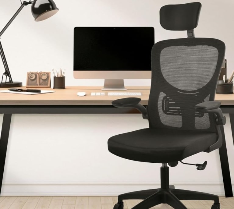 Esta es la silla de oficina que triunfa en Amazon y que favorece una buena postura por sólo 80 €