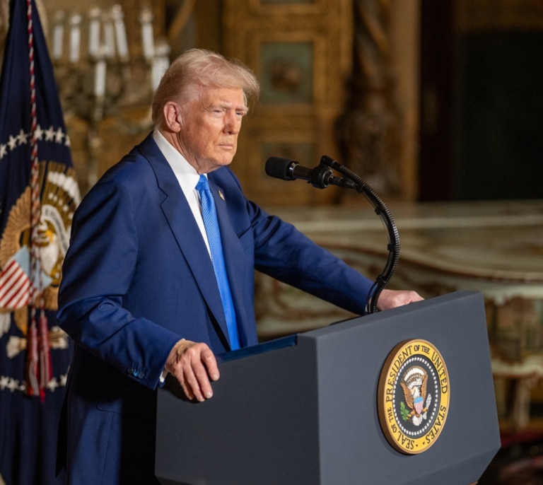 Trump eleva el tono contra Zelenski y lo llama "dictador sin elecciones"
