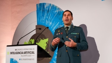 Miguel Á. Abad, comandante de la Guardia Civil: "Se delegan tareas en la IA, pero la responsabilidad no"