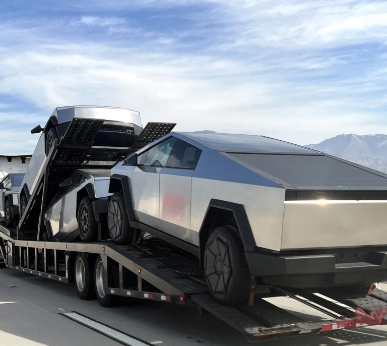 Tesla retira del mercado todos los Cybertrucks (por octava vez) porque un panel se cae