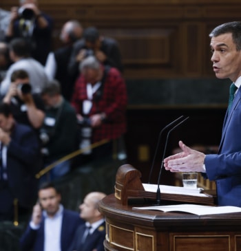 Sánchez no da aún plazos para el gasto militar del 2% y [...]