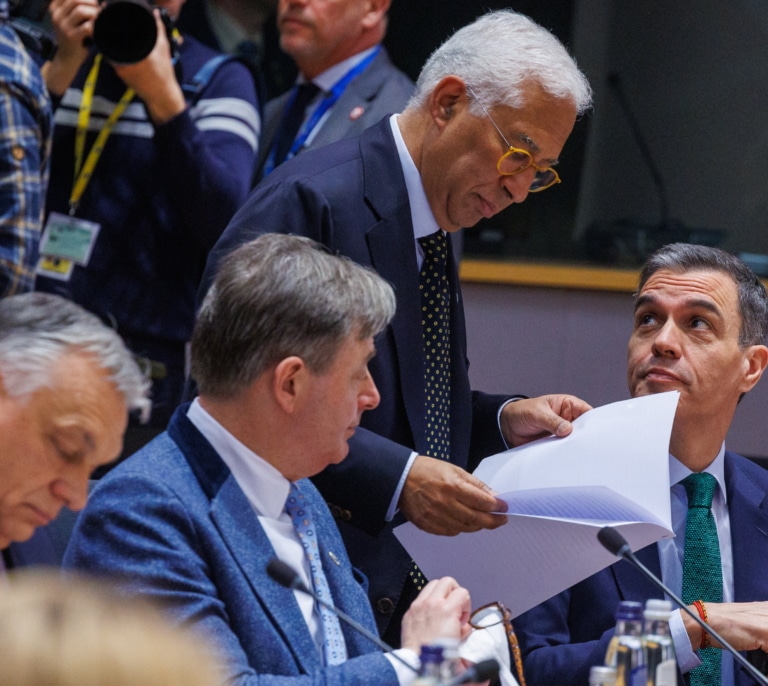 Sánchez reprueba a Podemos por su rechazo al pacto migratorio "pese a que se autodenomine grupo plurinacional"