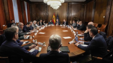 Feijóo pide a los policías  "movilizaciones" y "recursos judiciales" contra el traspaso de la inmigración a Cataluña