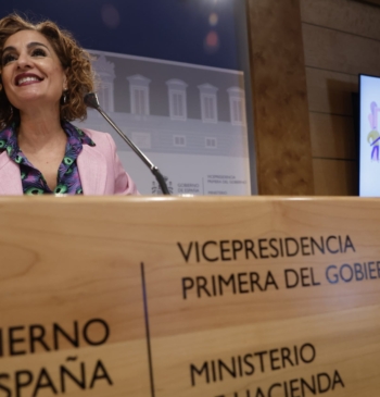 Atasco en la negociación del SMI: Montero ofrece a Sumar una deducción [...]