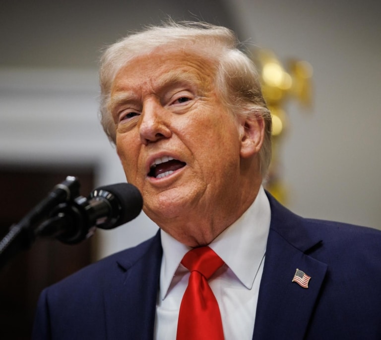 El presidente del Supremo reprende a Trump por pedir la destitución del juez que intentó impedir sus deportaciones