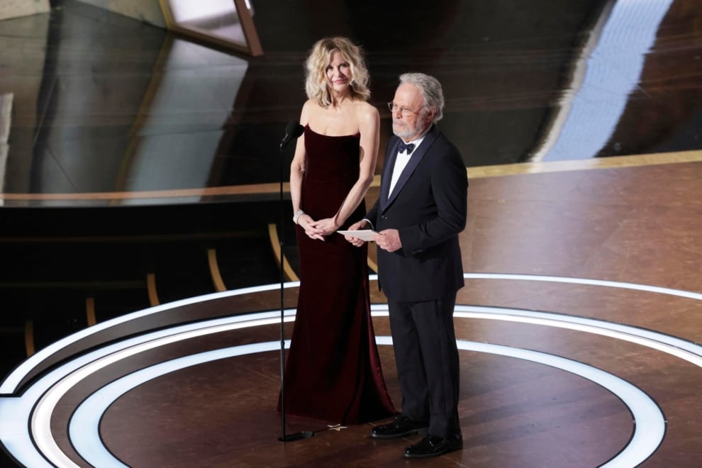 Los actores Meg Ryan y Billy Crystal han sido los encargados de otorgar el Oscar a 'Mejor Película'