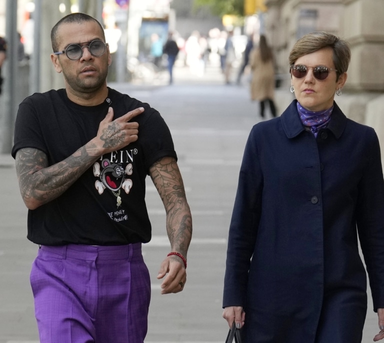 La denunciante de Alves anuncia que recurrirá la absolución: "Ha sentido que volvía al baño del Sutton"