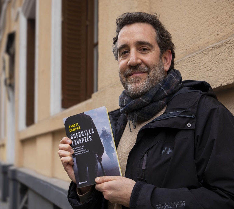 El exdircom de Marlaska cuenta la historia real de un policía infiltrado en las entrañas de un movimiento que aupó a Pablo Iglesias