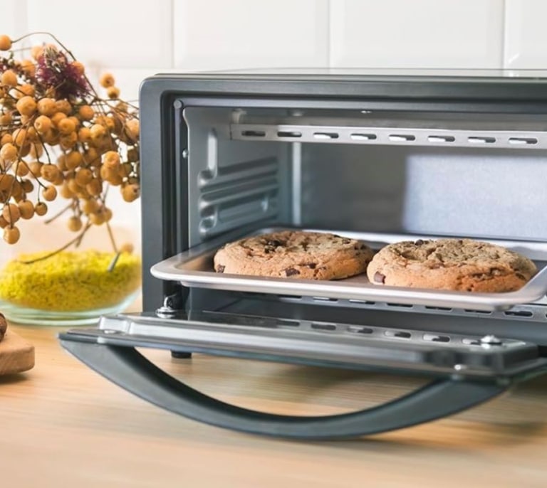 Eficiente, versátil y rápido: así es el horno eléctrico de Cecotec que necesitas en tu cocina si no tienes espacio