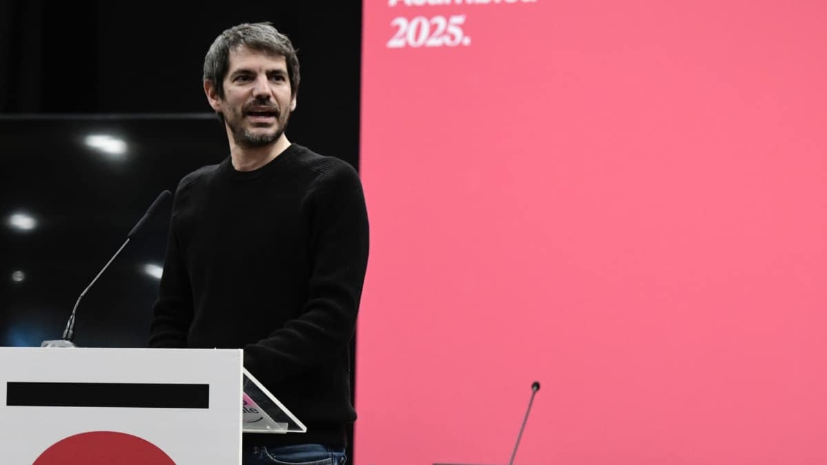 El portavoz de Sumar y ministro de Cultura, Ernest Urtasun, durante su intervención en la segunda asamblea estatal de Sumar