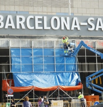 Interrumpida la circulación del AVE de Barcelona en plena Operación Retorno