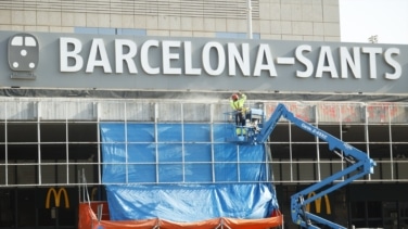 Una avería en la estación de Barcelona-Sants obliga a evacuar a 400 personas de un tren
