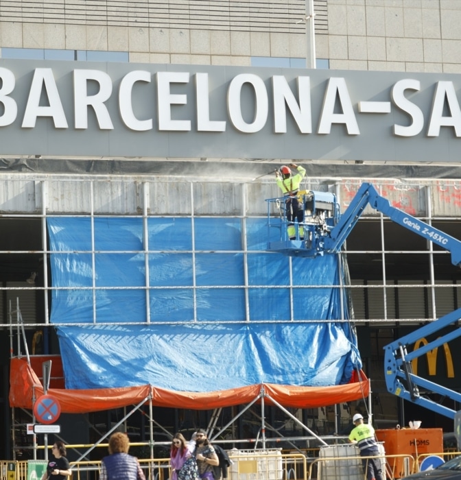Interrumpida la circulación del AVE de Barcelona en plena Operación Retorno